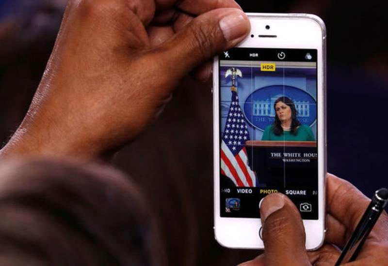 Сотрудникам Белого дома запретили пользоваться мобильными телефонами на работе