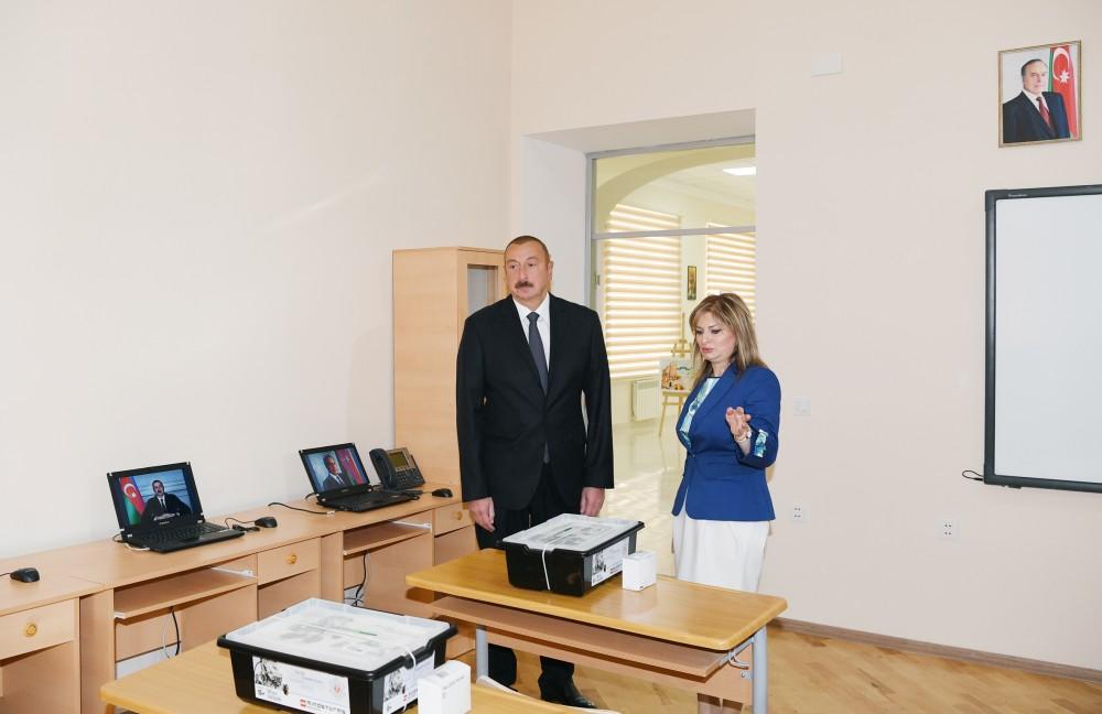 Президент Ильхам Алиев ознакомился с условиями, созданными в школах №227 и №8 в Баку после капремонта