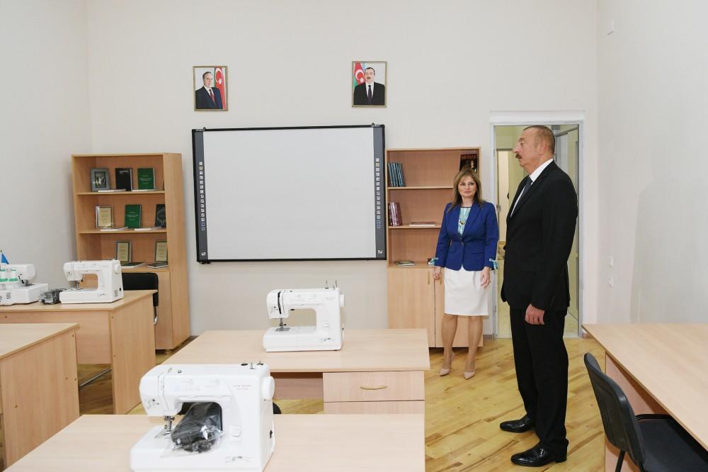 Президент Ильхам Алиев ознакомился с условиями, созданными в школах №227 и №8 в Баку после капремонта