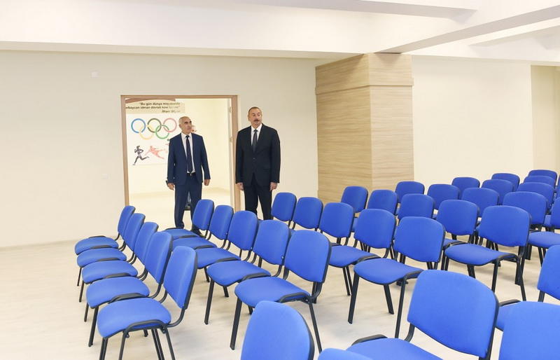 Президент Ильхам Алиев ознакомился с условиями, созданными в гуманитарно-техническом лицее №2 в Баку после капремонта