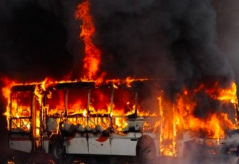 Автобус с туристами загорелся в Сочи