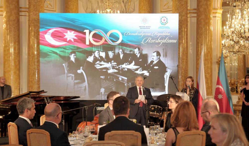 При организации Фонда Гейдара Алиева в Варшаве отметили 100-летие АДР