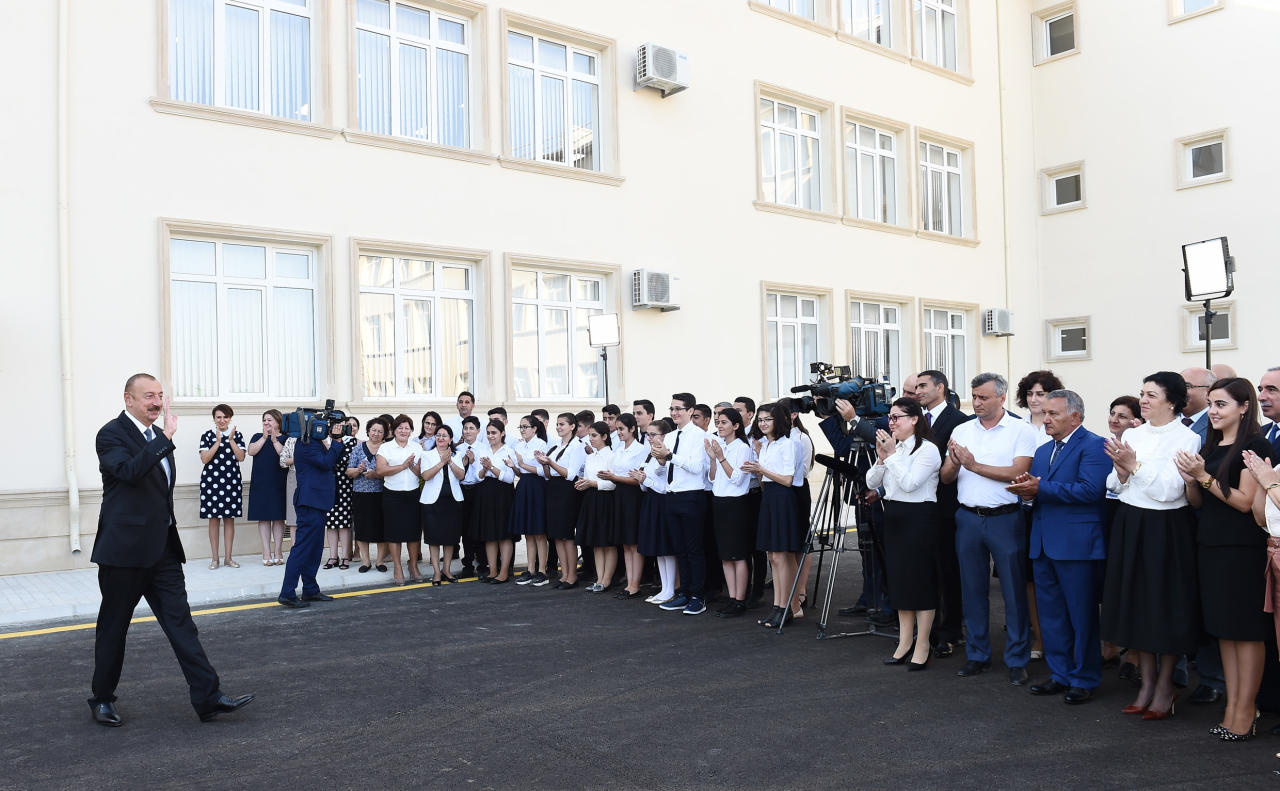 Президент Ильхам Алиев принял участие в церемонии открытия школы №28 в Сабунчинском районе Баку