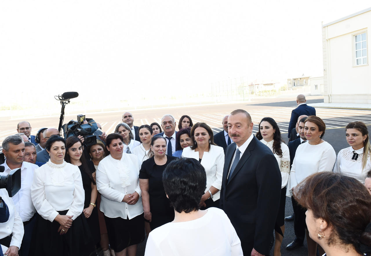 Президент Ильхам Алиев принял участие в церемонии открытия школы №28 в Сабунчинском районе Баку