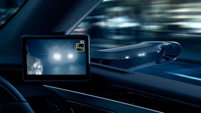 Lexus ES получил видеокамеры вместо зеркал заднего вида