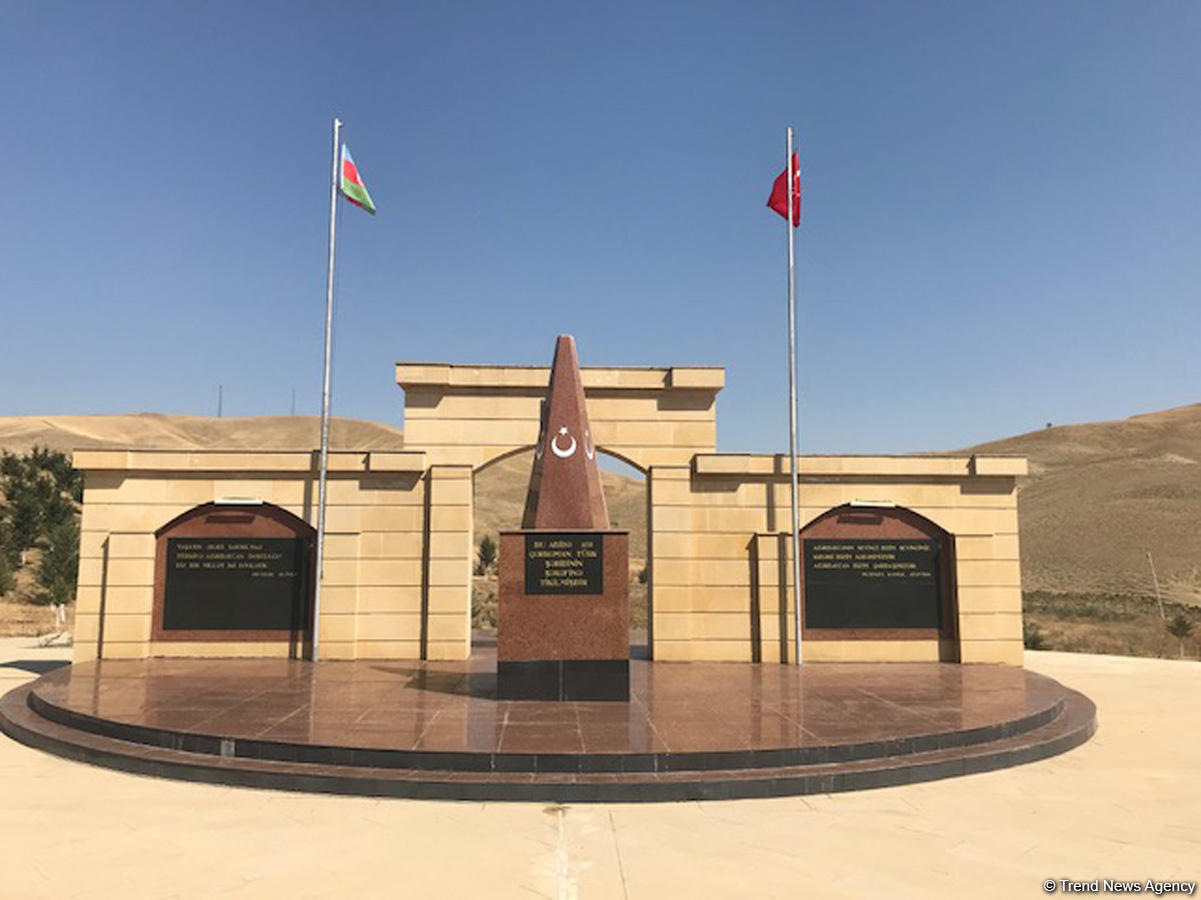 В Шамахы после капремонта открыт памятник, установленный в честь турецкого солдата-шехида