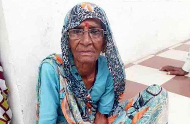 В Индии женщина 60 лет пьет только чай и ничего не ест