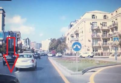 Удивительное решение водителя привело к ДТП в центре Баку <span class="color_red">- ВИДЕО</span>