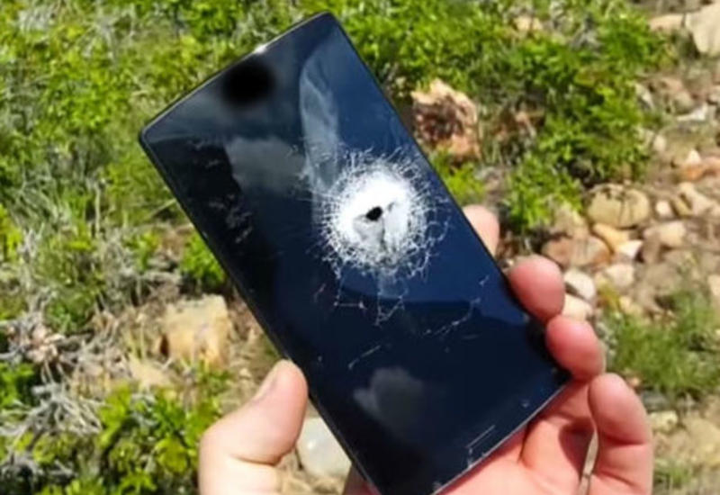 В Таиланде смартфон в кармане полицейского остановил пулю в перестрелке