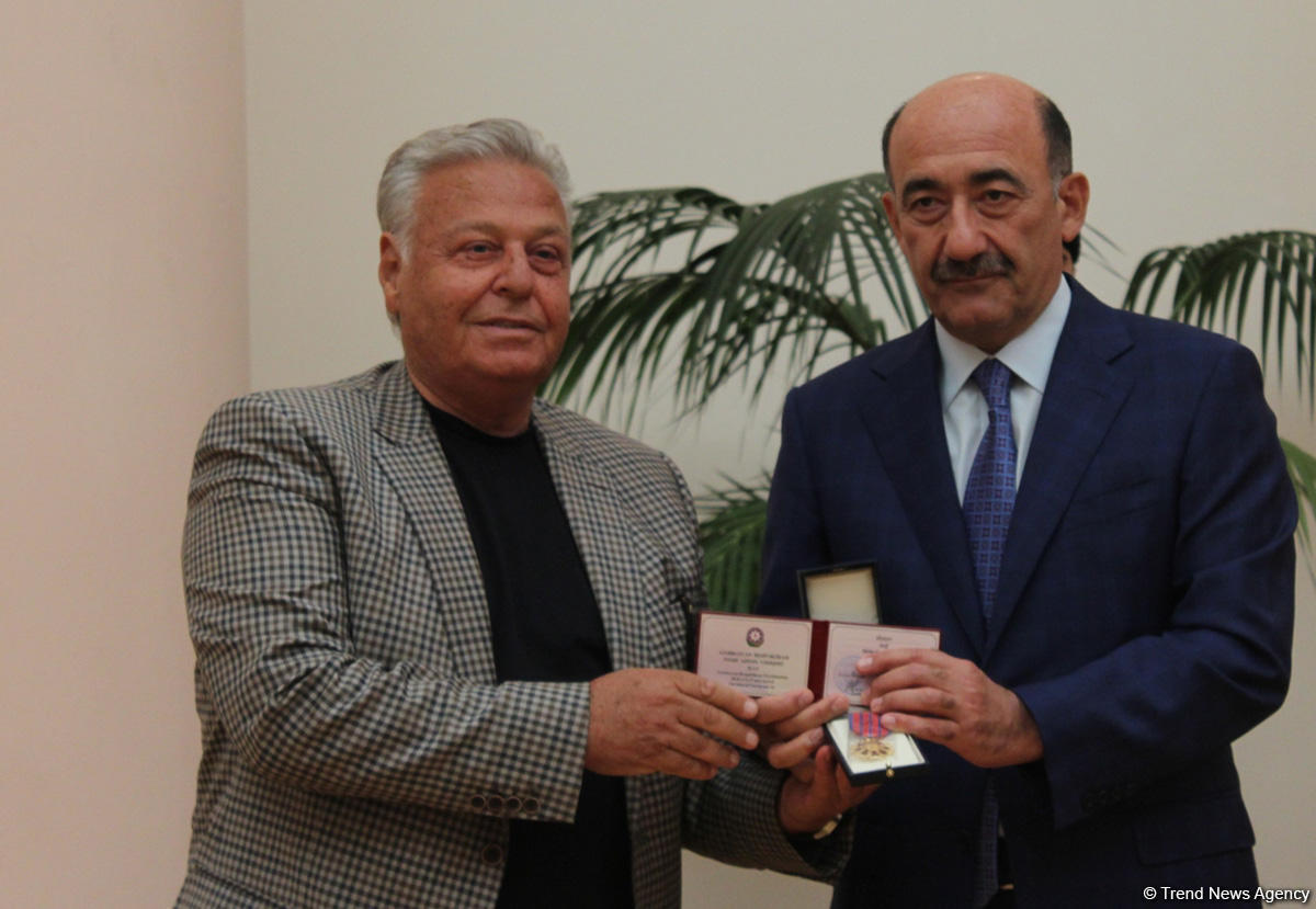 В Баку состоялась торжественная церемония награждения деятелей культуры
