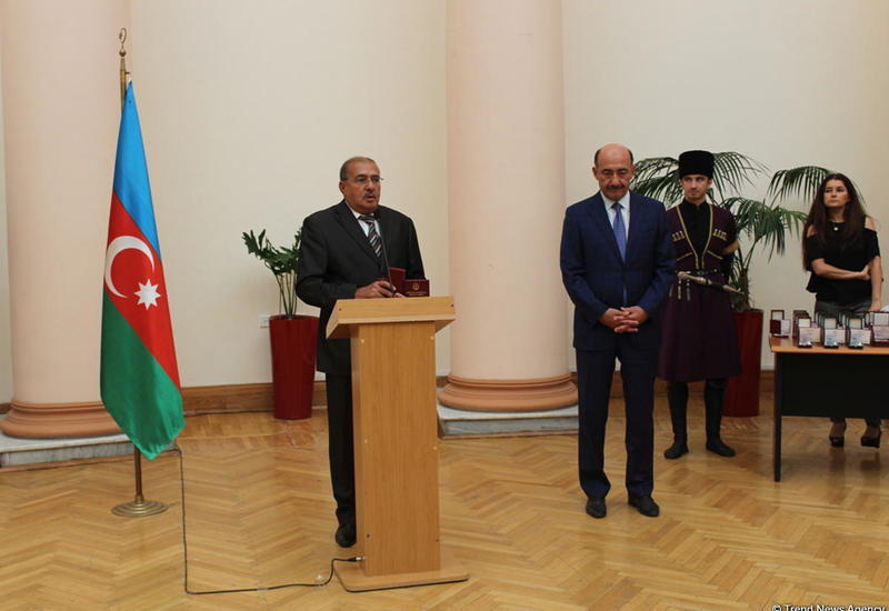 В Баку состоялась торжественная церемония награждения деятелей культуры