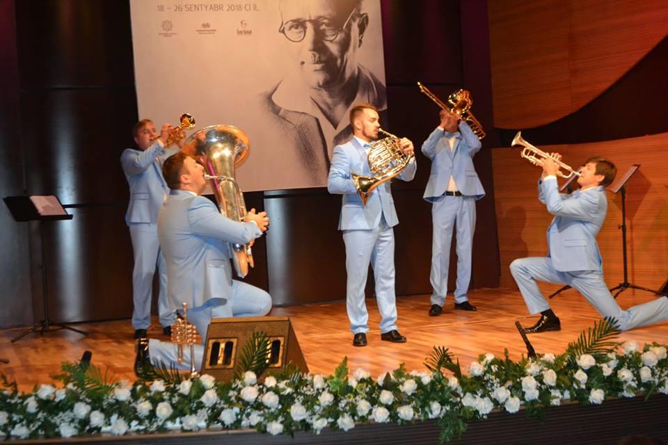 В Центре мугама состоялся яркий концерт New Life Brass из России
