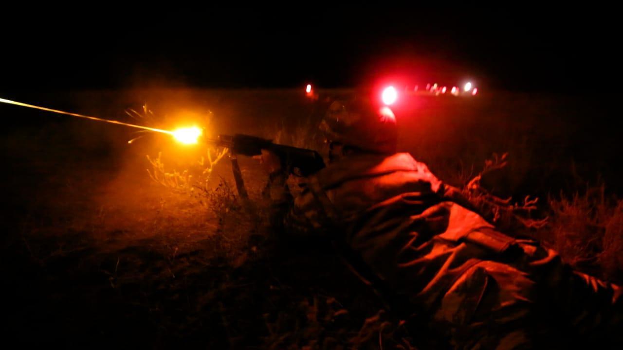 ВС Азербайджана провели боевые стрельбы в ночное время