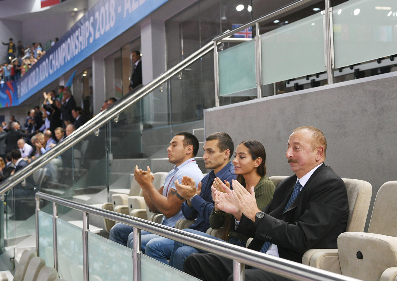 Президент Ильхам Алиев посмотрел поединок за бронзовую медаль Чемпионата мира по дзюдо в Баку