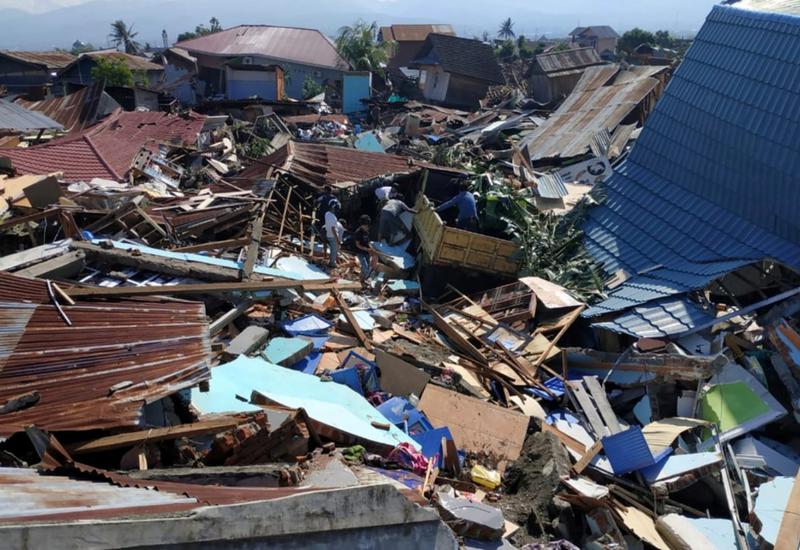 Последствия цунами в Индонезии попали на камеры