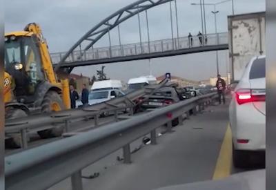 Авария на трассе Баку-Сумгайыт привела к пробке <span class="color_red">- ВИДЕО</span>