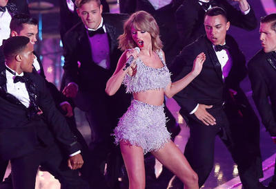 Тейлор Свифт стала исполнителем года на American Music Awards