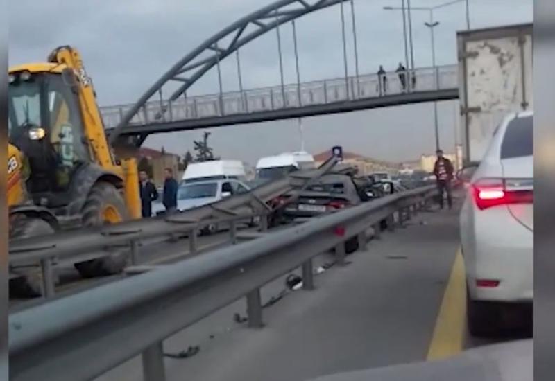Авария на трассе Баку-Сумгайыт привела к пробке