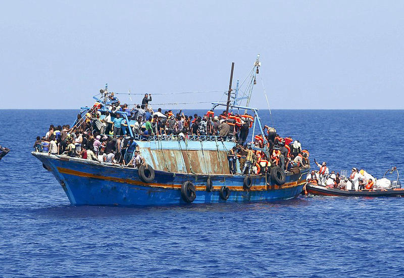 У побережья Турции затонуло судно с нелегалами