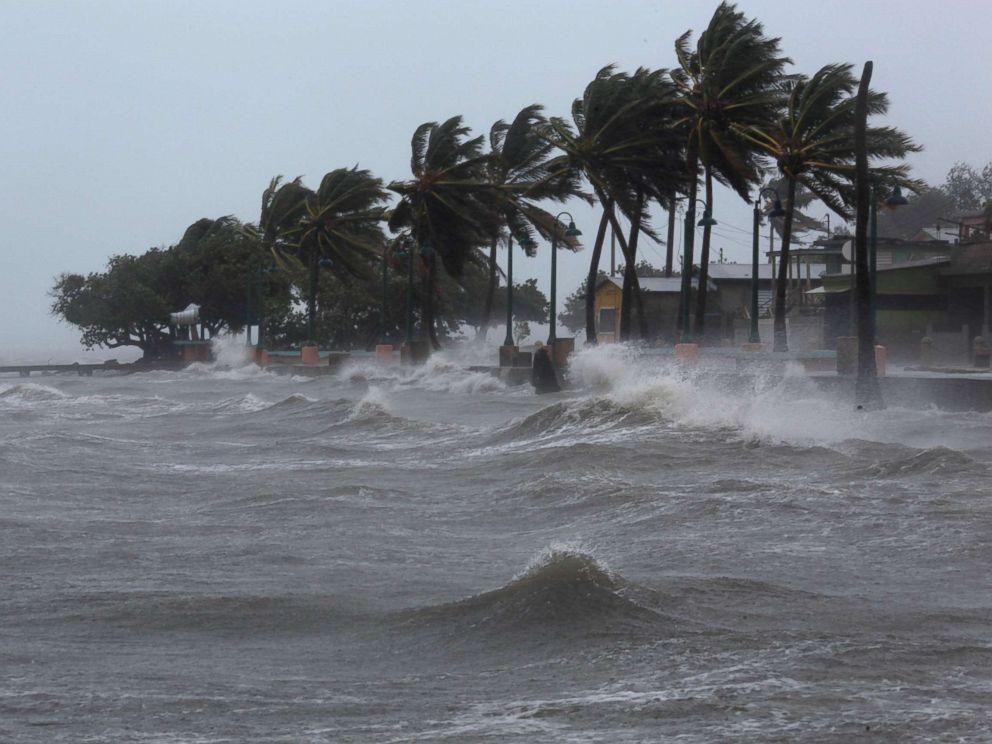 На США обрушился ураган Барри, объявлен режим ЧП