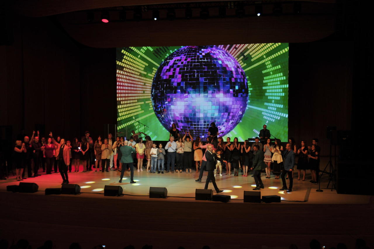 В Центре Гейдара Алиева состоялся потрясающий концерт первой в мире арт-группы "Хор Турецкого"