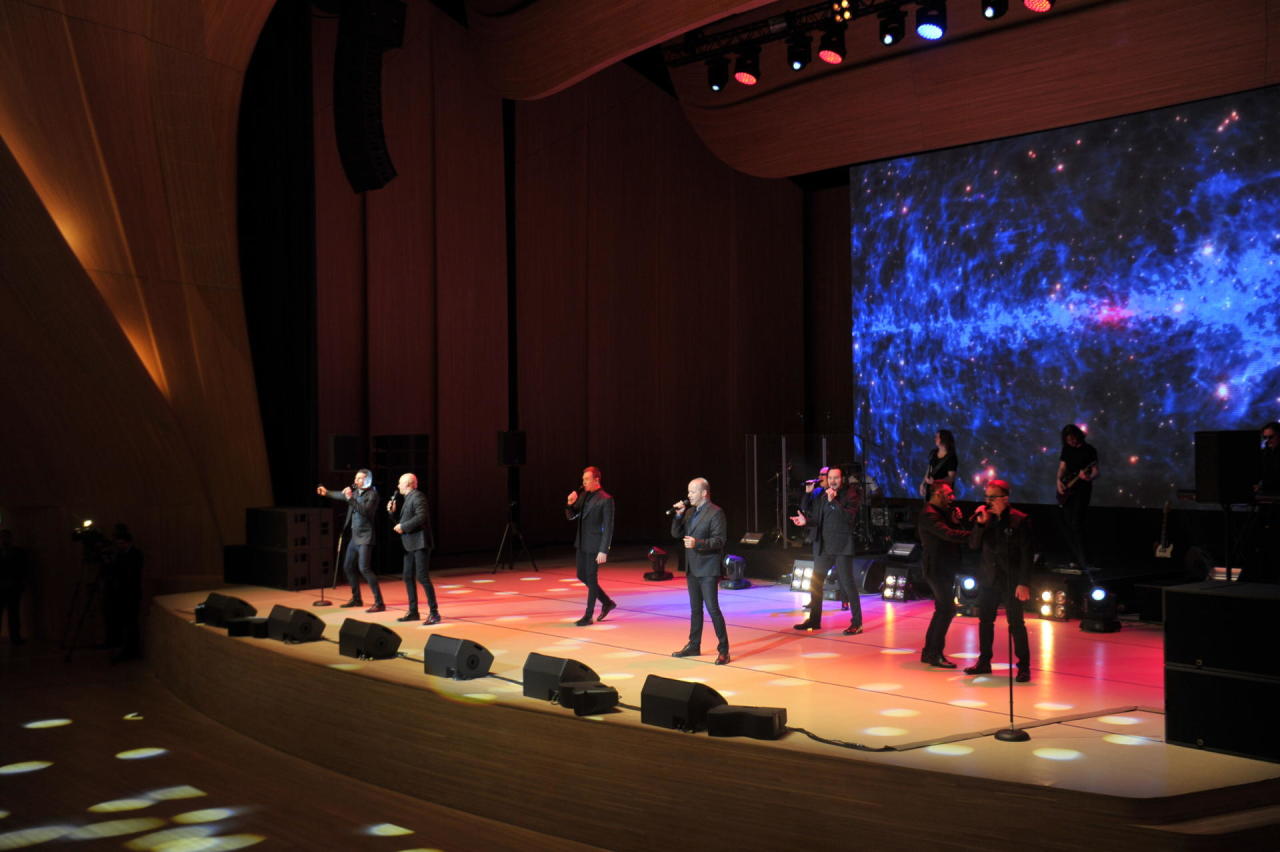 В Центре Гейдара Алиева состоялся потрясающий концерт первой в мире арт-группы "Хор Турецкого"
