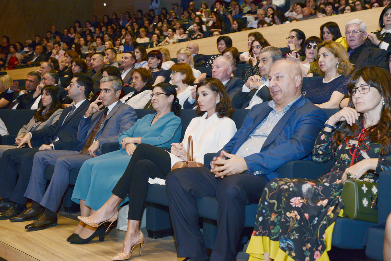 Первый вице-президент Мехрибан Алиева присутствовала на концерте «Хора Турецкого» в Центре Гейдара Алиева