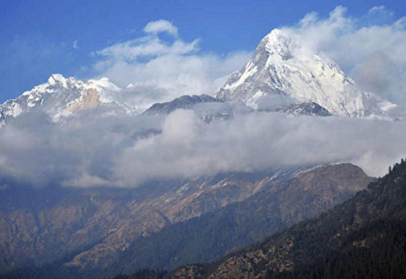 В Гималаях девять альпинистов погибли в результате схода лавины