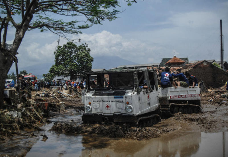 Наводнения и оползни в Индонезии унесли жизни более 20 человек