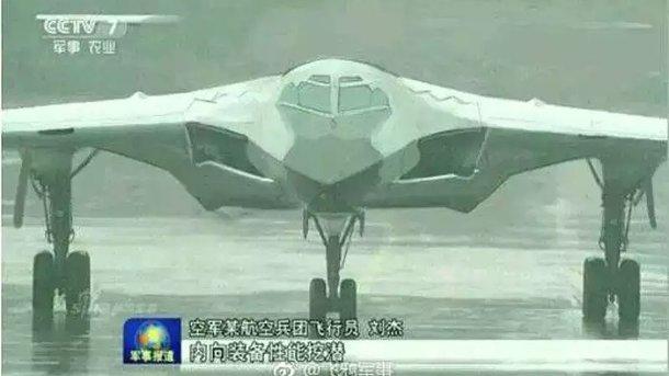 Появилось первое фото китайского стратегического бомбардировщика