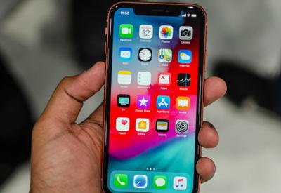 iPhone Xs сравнили с дешевой подделкой <span class="color_red">- ВИДЕО</span>