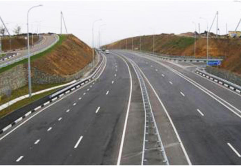 На автомагистралях Баку снижена допустимая скорость движения