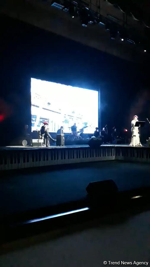 Во Дворце Гейдара Алиева прошел концерт под названием “Şanson gecəsi”