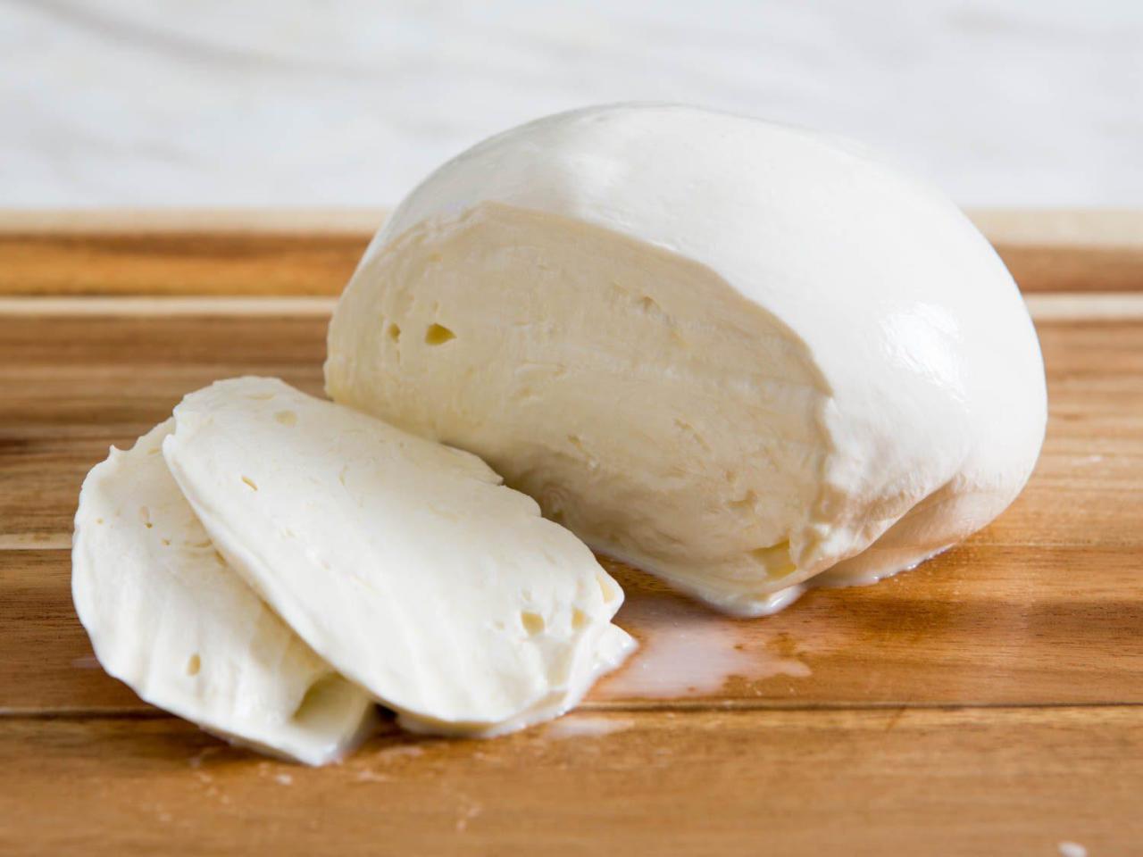 Азербайджан будет производить знаменитый сорт итальянского сыра
