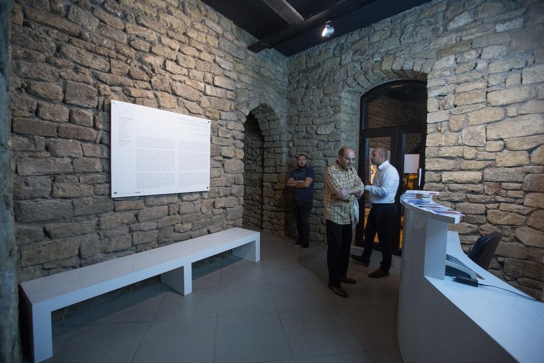 В Баку в галерее YAY состоялось открытие выставки "Функция. Структура. Изменение"