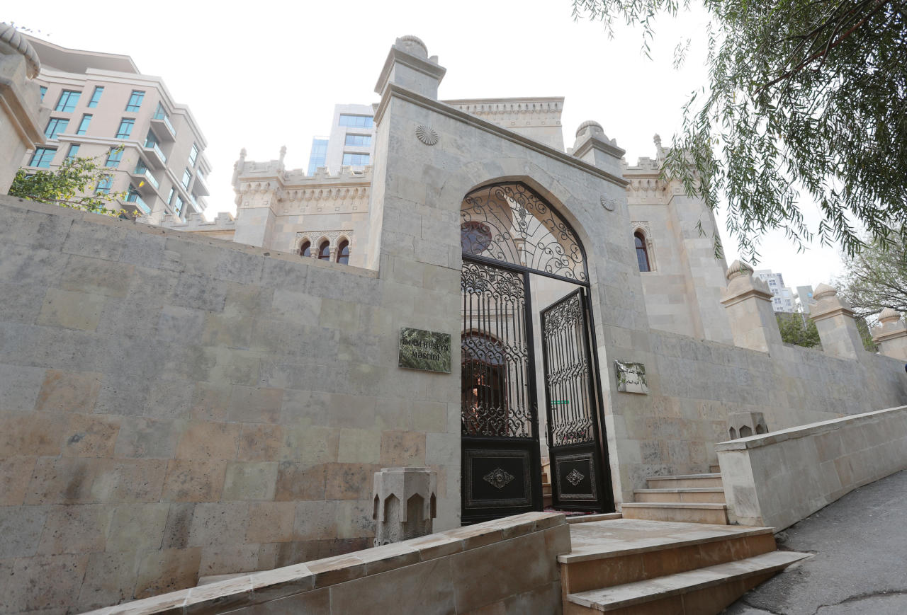 Первый вице-президент Мехрибан Алиева приняла участие в открытии после реставрации мечети Имама Хусейна