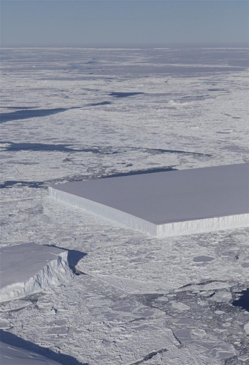 В Антарктиде ученые наткнулись на айсберг правильной квадратной формы