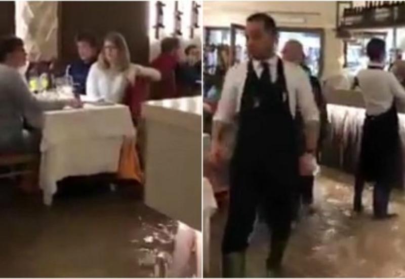 Когда наводнение - это не повод для закрытия ресторана