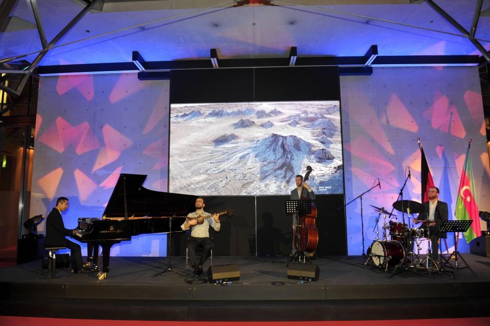 При организации Фонда Гейдара Алиева в Берлине прошло мероприятие, посвященное 100-летию АДР