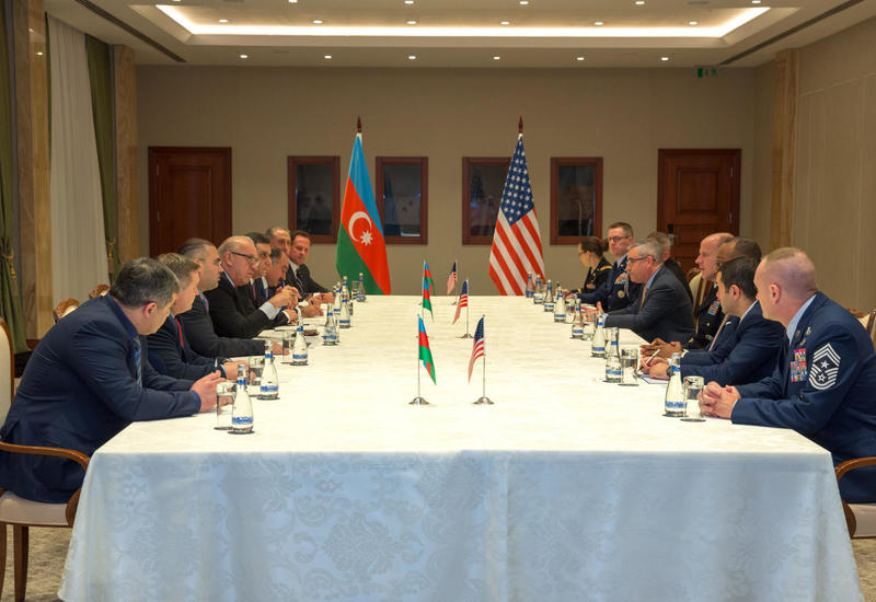 Президент AZAL встретился с Командующим транспортного командования США