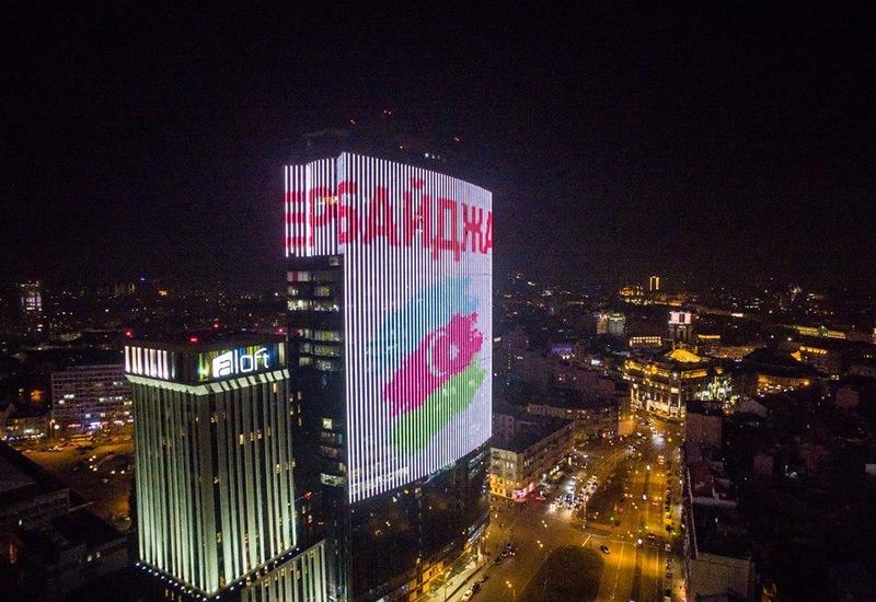 Самый высокий небоскреб Украины окрасился в цвета азербайджанского флага