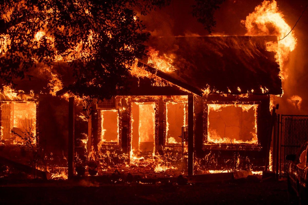 Ужасный лесной пожар в Калифорнии уничтожил целый город
