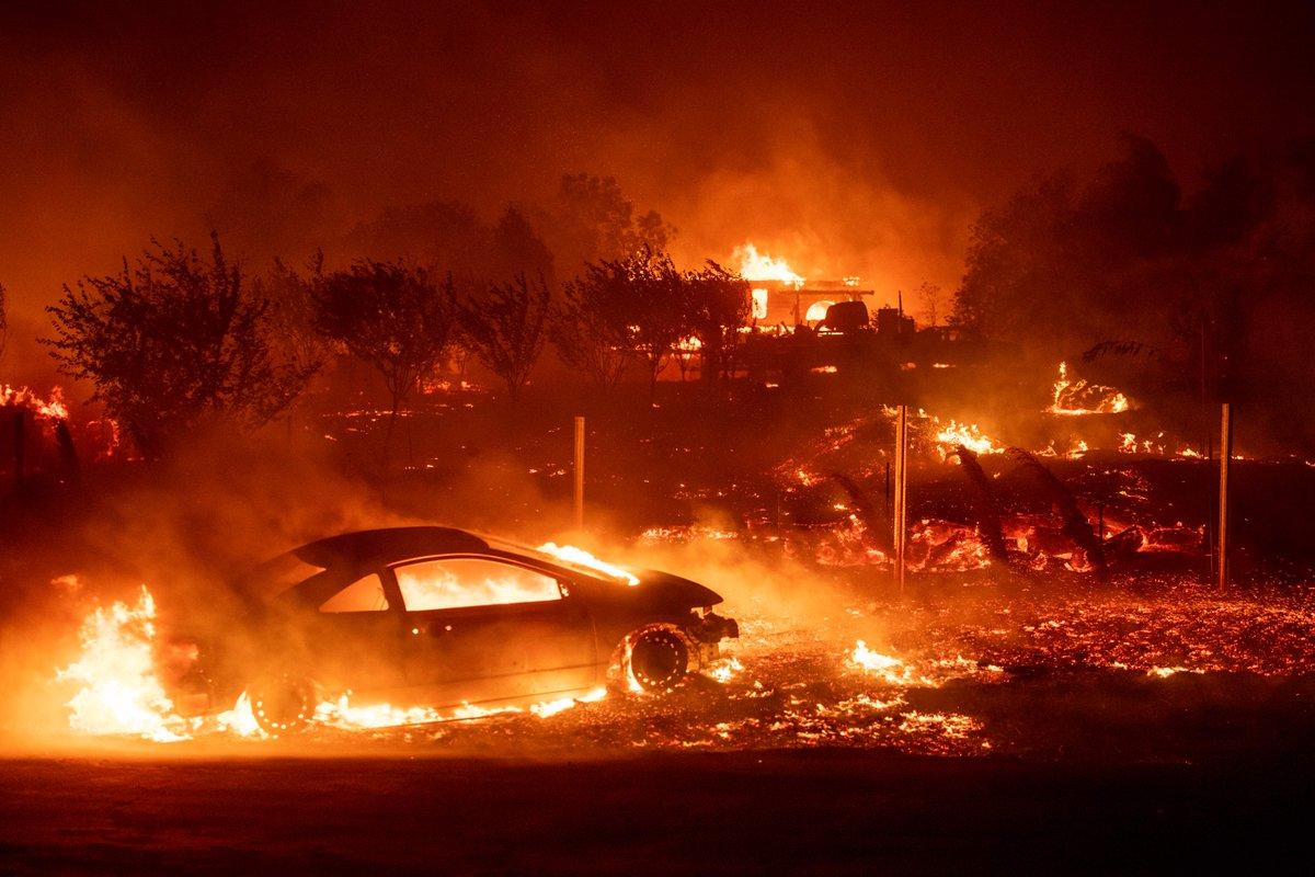 Ужасный лесной пожар в Калифорнии уничтожил целый город