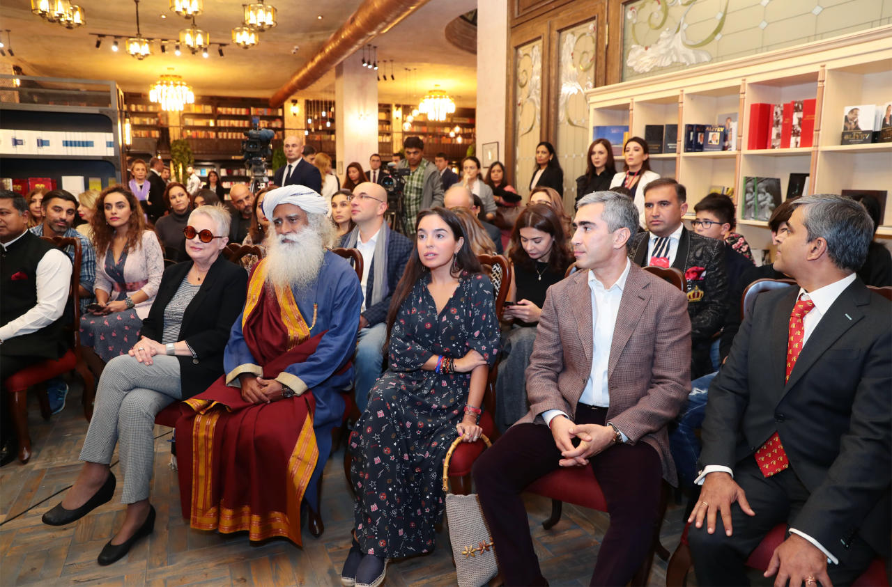 Вице-президент Фонда Гейдара Алиева Лейла Алиева приняла участие в презентации книги всемирно известного йогина Садхгуру