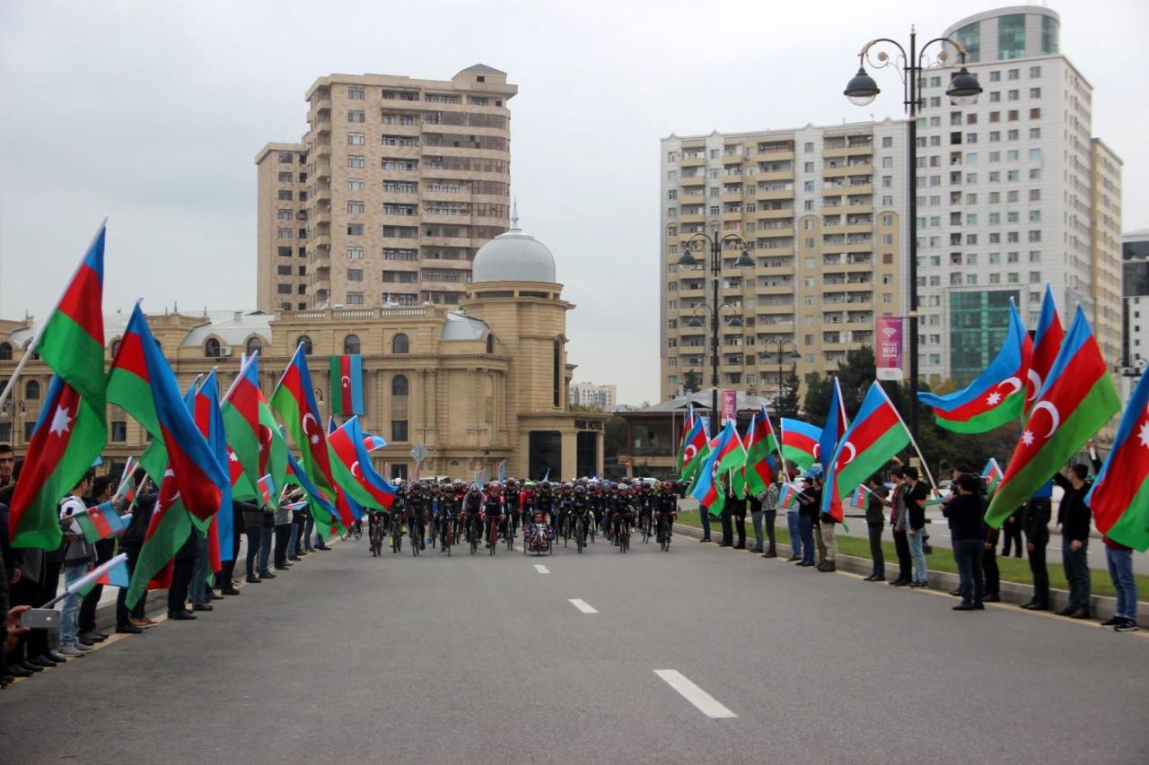 В Баку День Государственного флага отметили велопробегом
