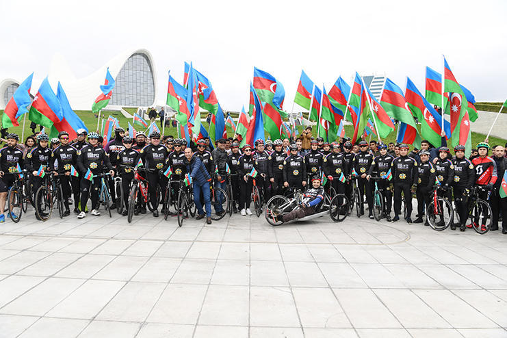 В Баку День Государственного флага отметили велопробегом