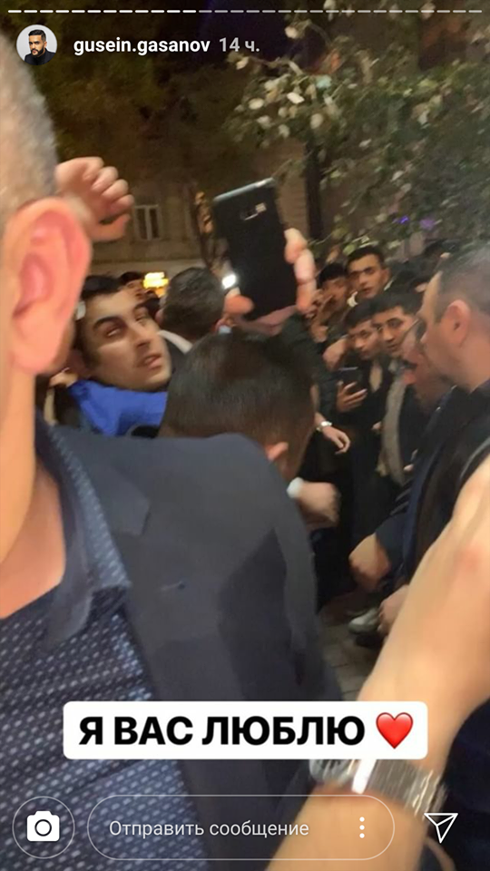 Известный блогер Гусейн Гасанов в Баку: тысячи фанатов перекрыли вход в 28 Mall
