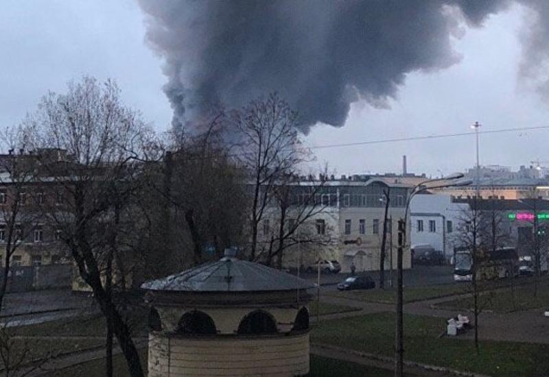 В Петербурге загорелся гипермаркет, эвакуированы 800 человек