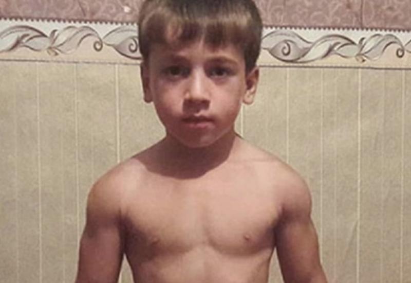 Пятилетний мальчик.
