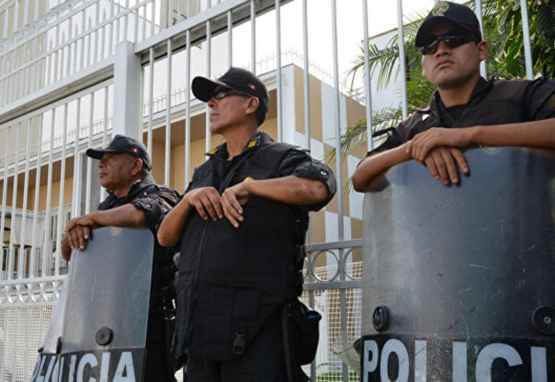 В Перу заключенные захватили заложников во время бунта в тюрьме